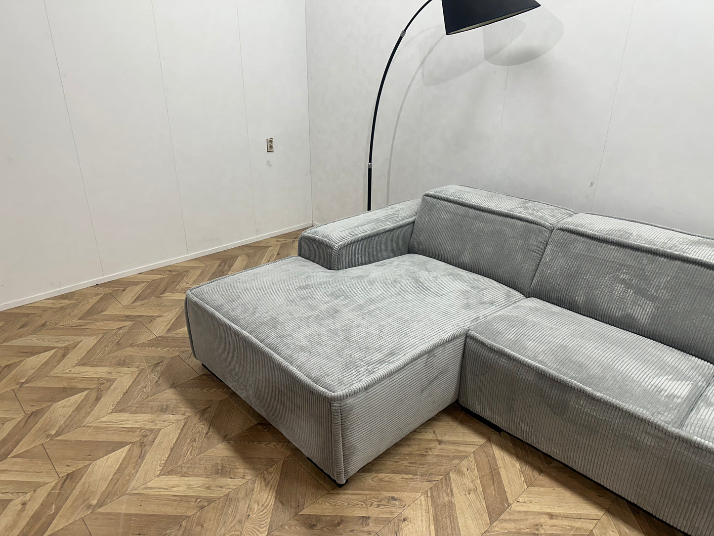 !Showroom Model! Licht Grijze Ribstof Hoekbank