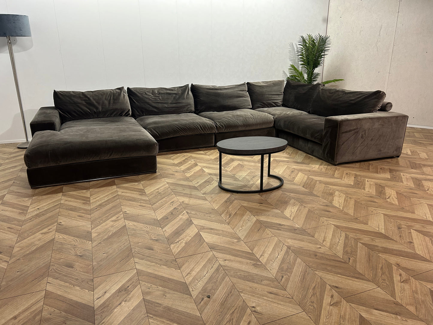 Ruime Grijze Velvet U Bank ~ Losse Kussens Met Afneembare Hoezen