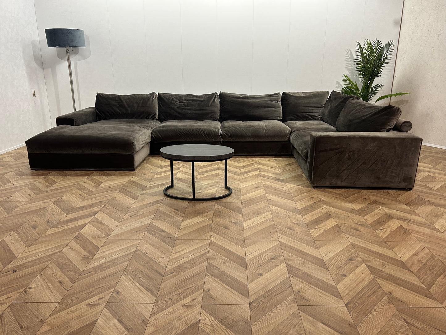 Ruime Grijze Velvet U Bank ~ Losse Kussens Met Afneembare Hoezen
