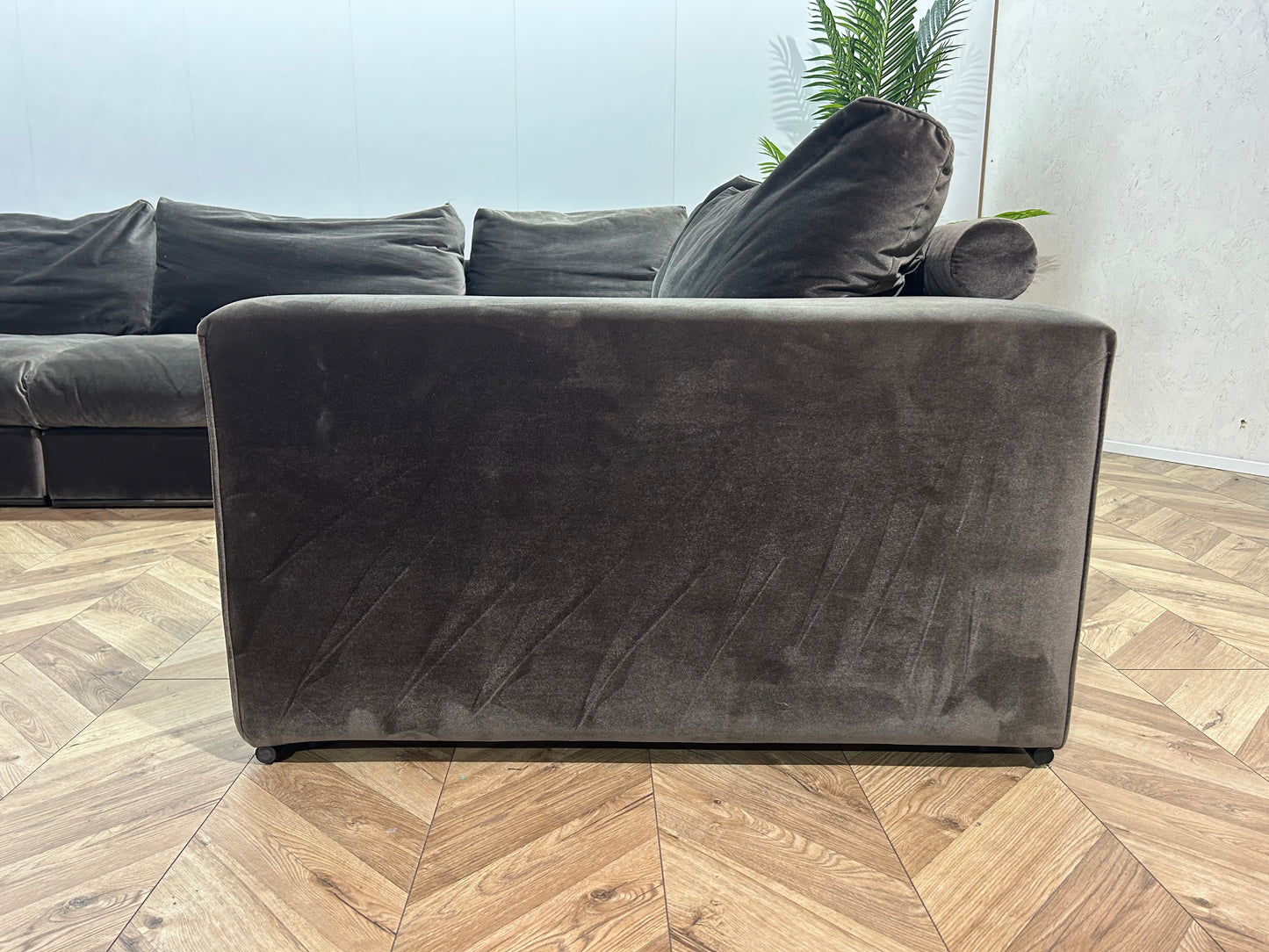 Ruime Grijze Velvet U Bank ~ Losse Kussens Met Afneembare Hoezen