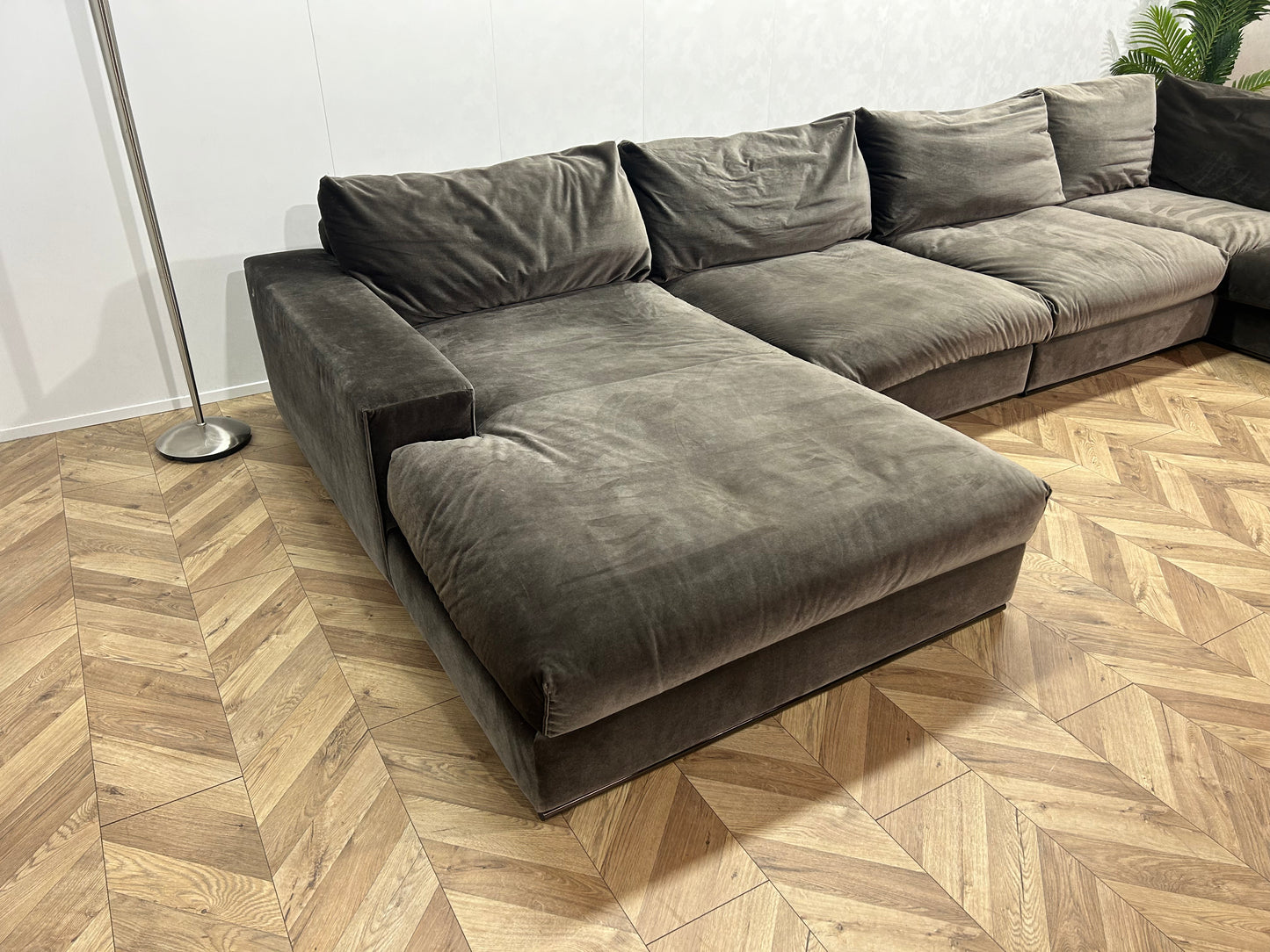 Ruime Grijze Velvet U Bank ~ Losse Kussens Met Afneembare Hoezen
