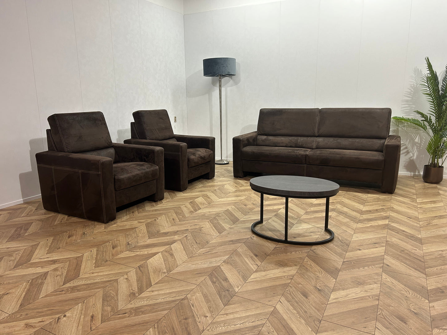 Bruine Suède Stof 2,5-Zits Bank Inc. Fauteuils ~ Nieuwstaat