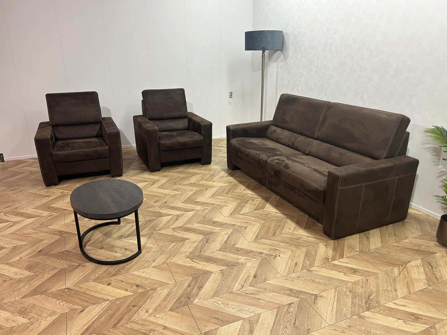 Bruine Suède Stof 2,5-Zits Bank Inc. Fauteuils ~ Nieuwstaat