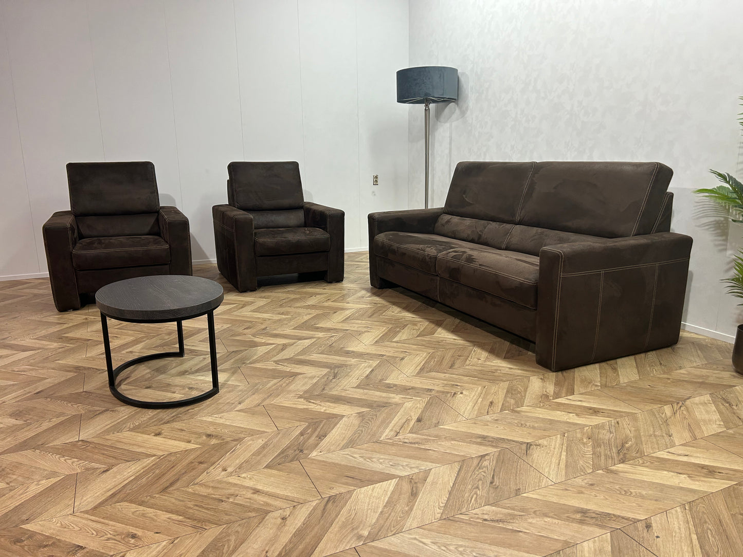 Bruine Suède Stof 2,5-Zits Bank Inc. Fauteuils ~ Nieuwstaat