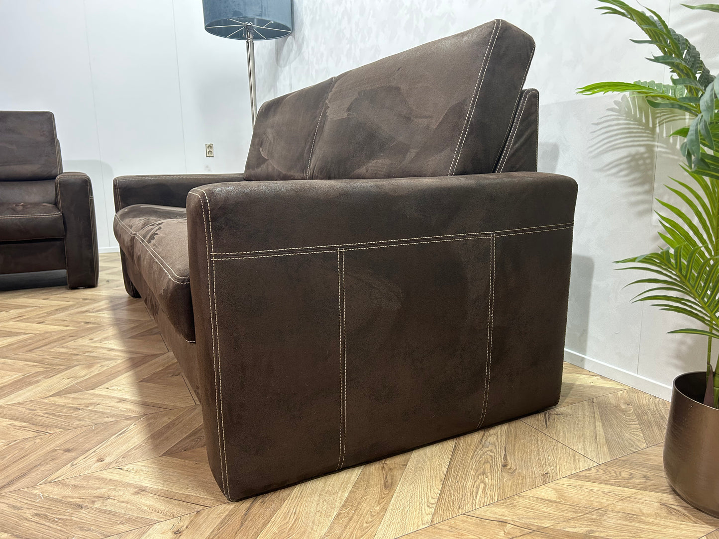Bruine Suède Stof 2,5-Zits Bank Inc. Fauteuils ~ Nieuwstaat