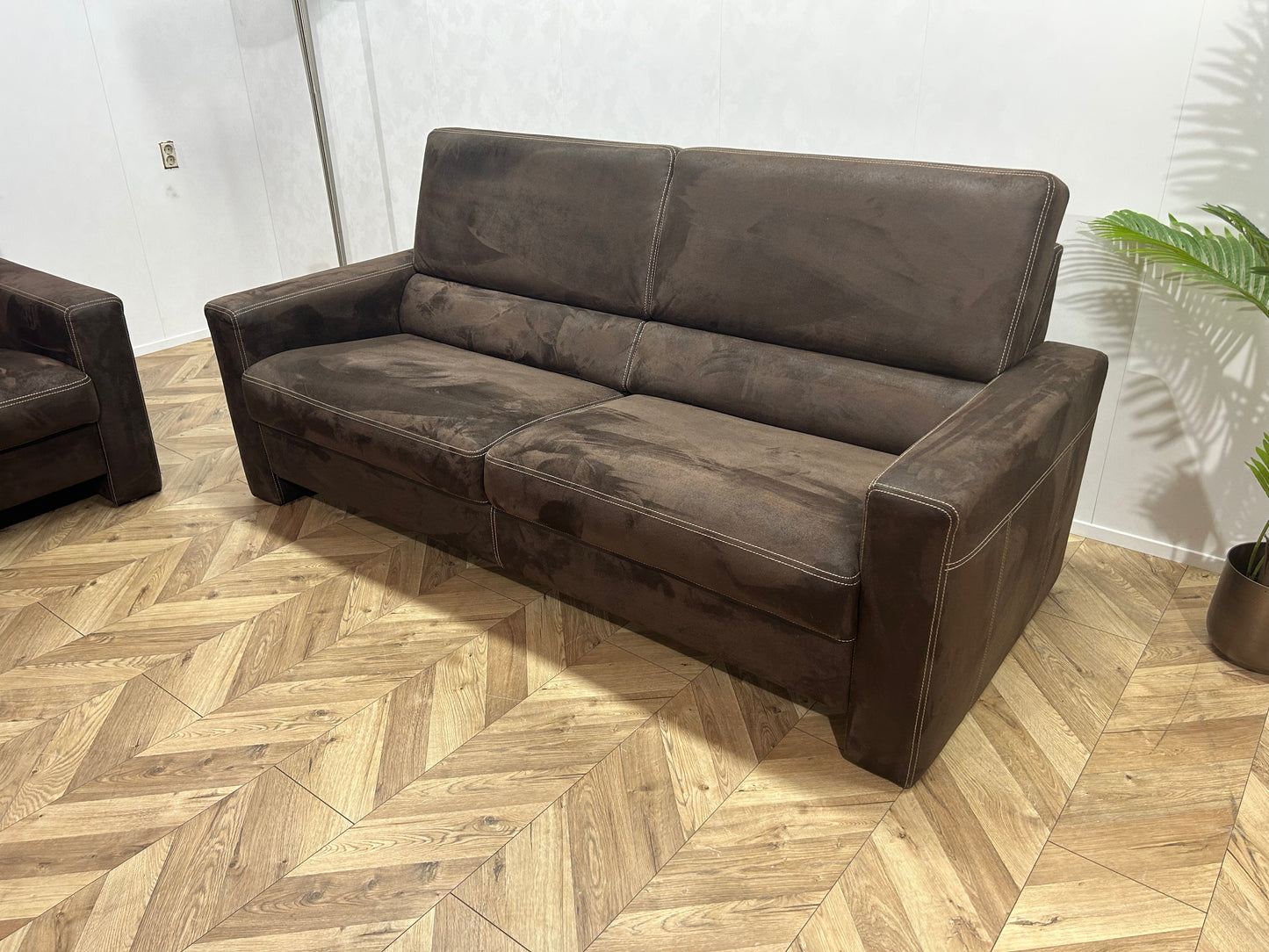Bruine Suède Stof 2,5-Zits Bank Inc. Fauteuils ~ Nieuwstaat
