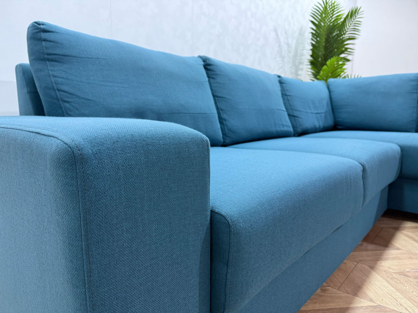 Licht Blauwe Hoekbank ~ Losse Rugkussens Met Afneembare Hoezen
