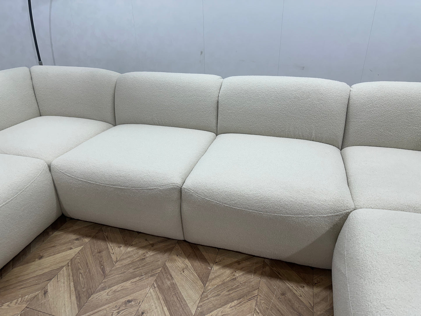 !Showroom Model! Crème Bouclé U Bank