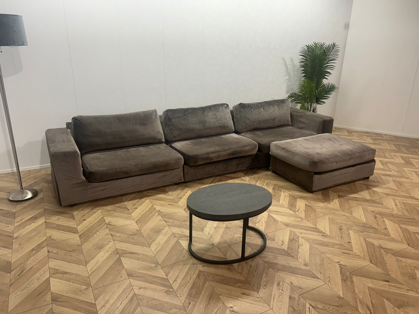 Licht Grijze Velvet 3-Zits Bank Inc. Hocker ~ Losse Kussens Met Afneembare Hoezen