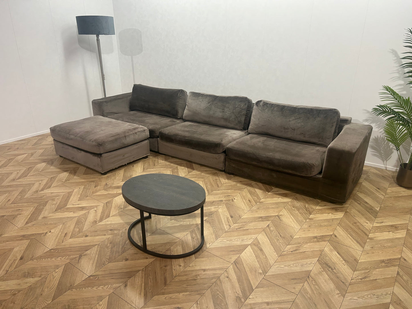 Licht Grijze Velvet 3-Zits Bank Inc. Hocker ~ Losse Kussens Met Afneembare Hoezen