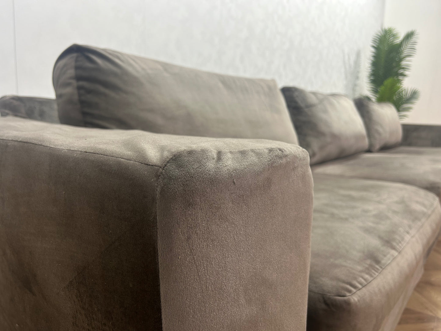Licht Grijze Velvet 3-Zits Bank Inc. Hocker ~ Losse Kussens Met Afneembare Hoezen