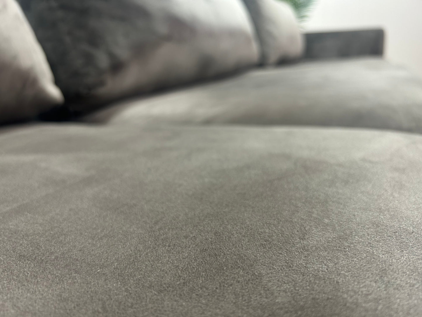 Licht Grijze Velvet 3-Zits Bank Inc. Hocker ~ Losse Kussens Met Afneembare Hoezen