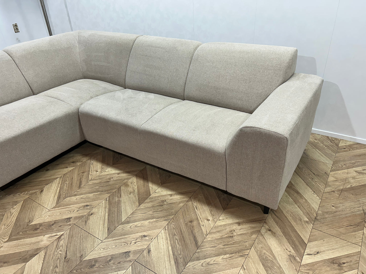 Beige Hoekbank Inc. Hocker ~ Vaste Kussens