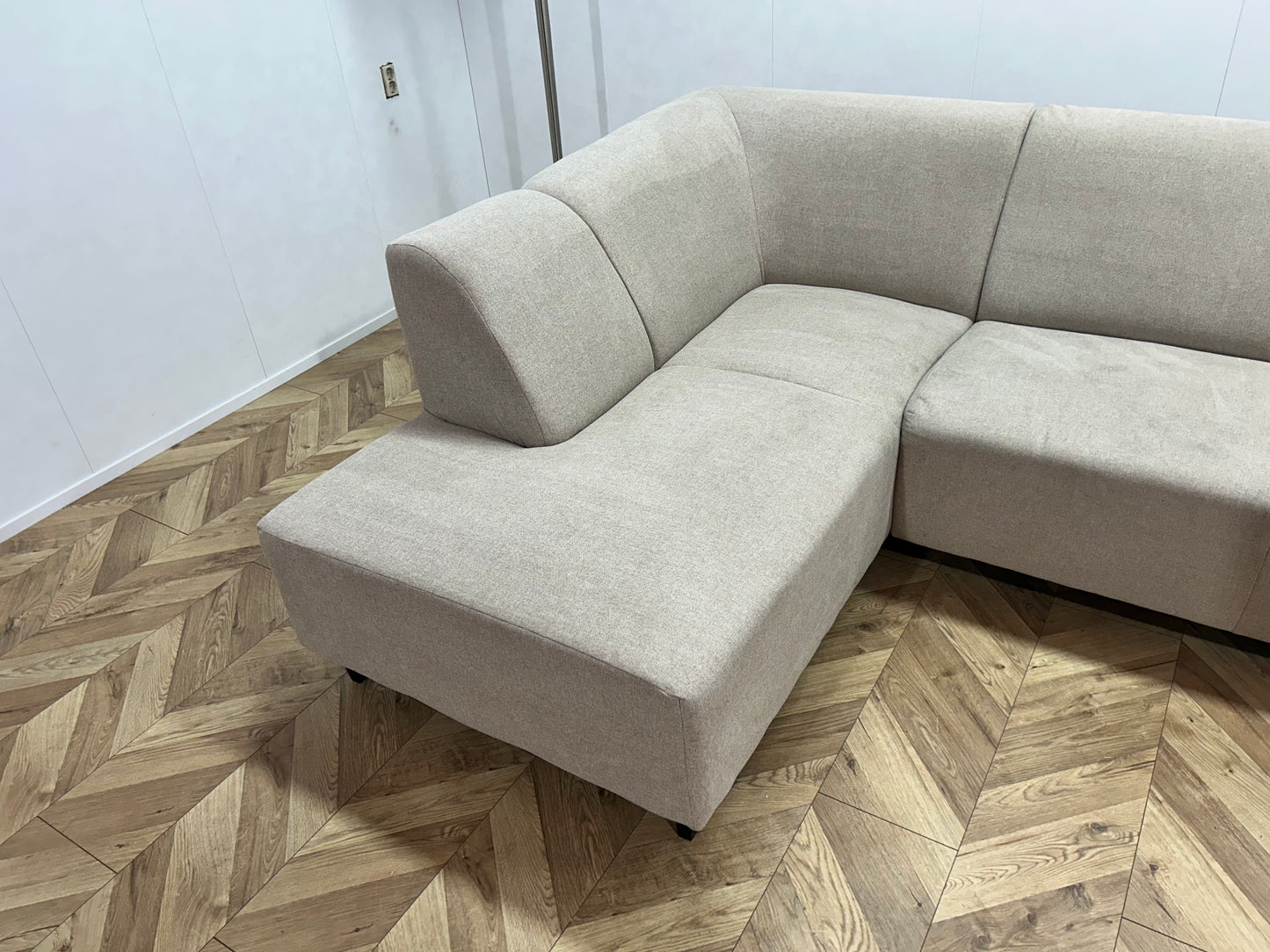 Beige Hoekbank Inc. Hocker ~ Vaste Kussens