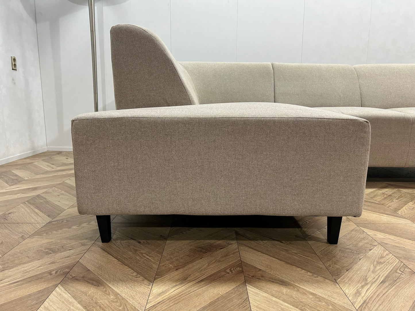 Beige Hoekbank Inc. Hocker ~ Vaste Kussens