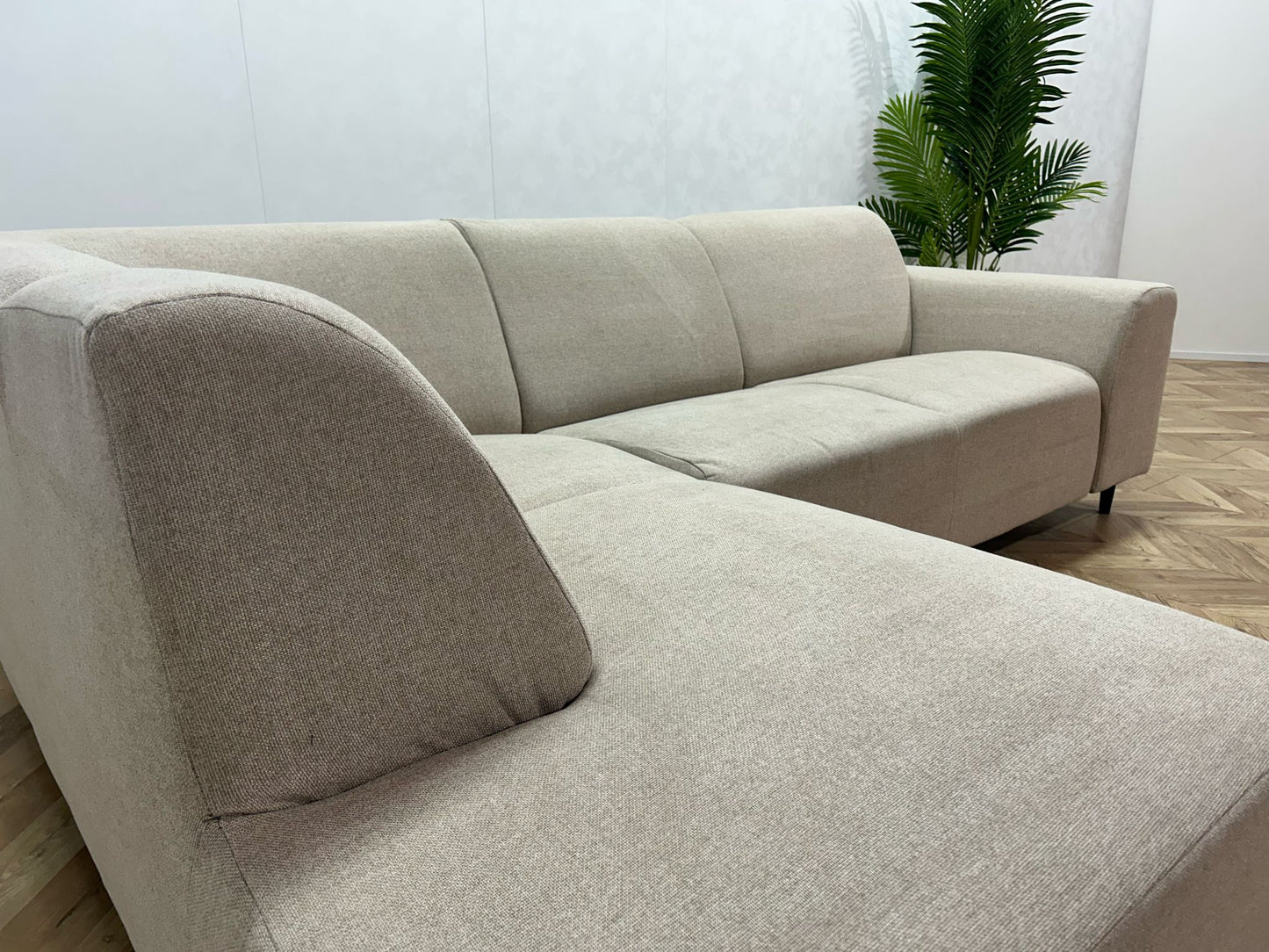 Beige Hoekbank Inc. Hocker ~ Vaste Kussens