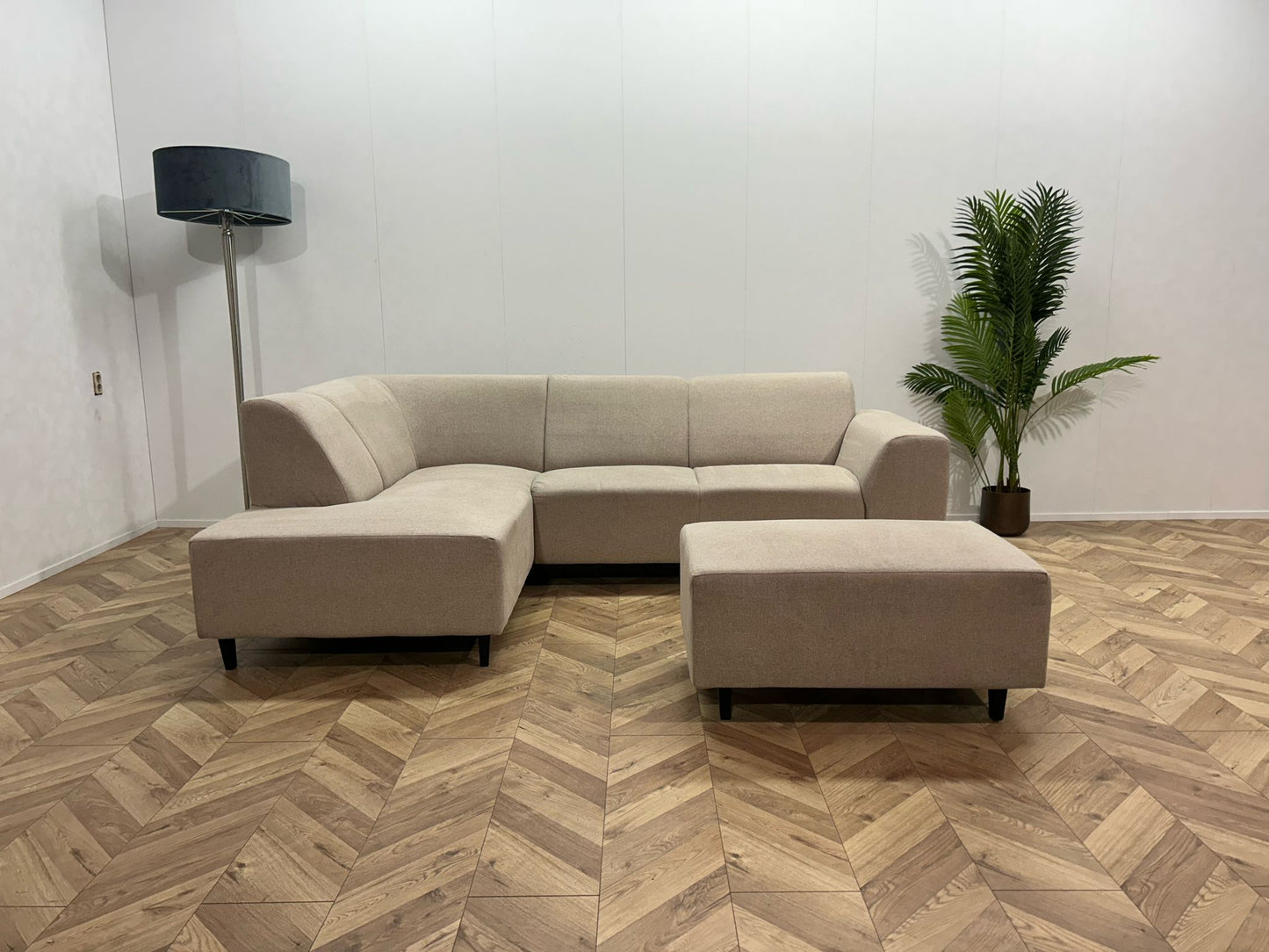 Beige Hoekbank Inc. Hocker ~ Vaste Kussens