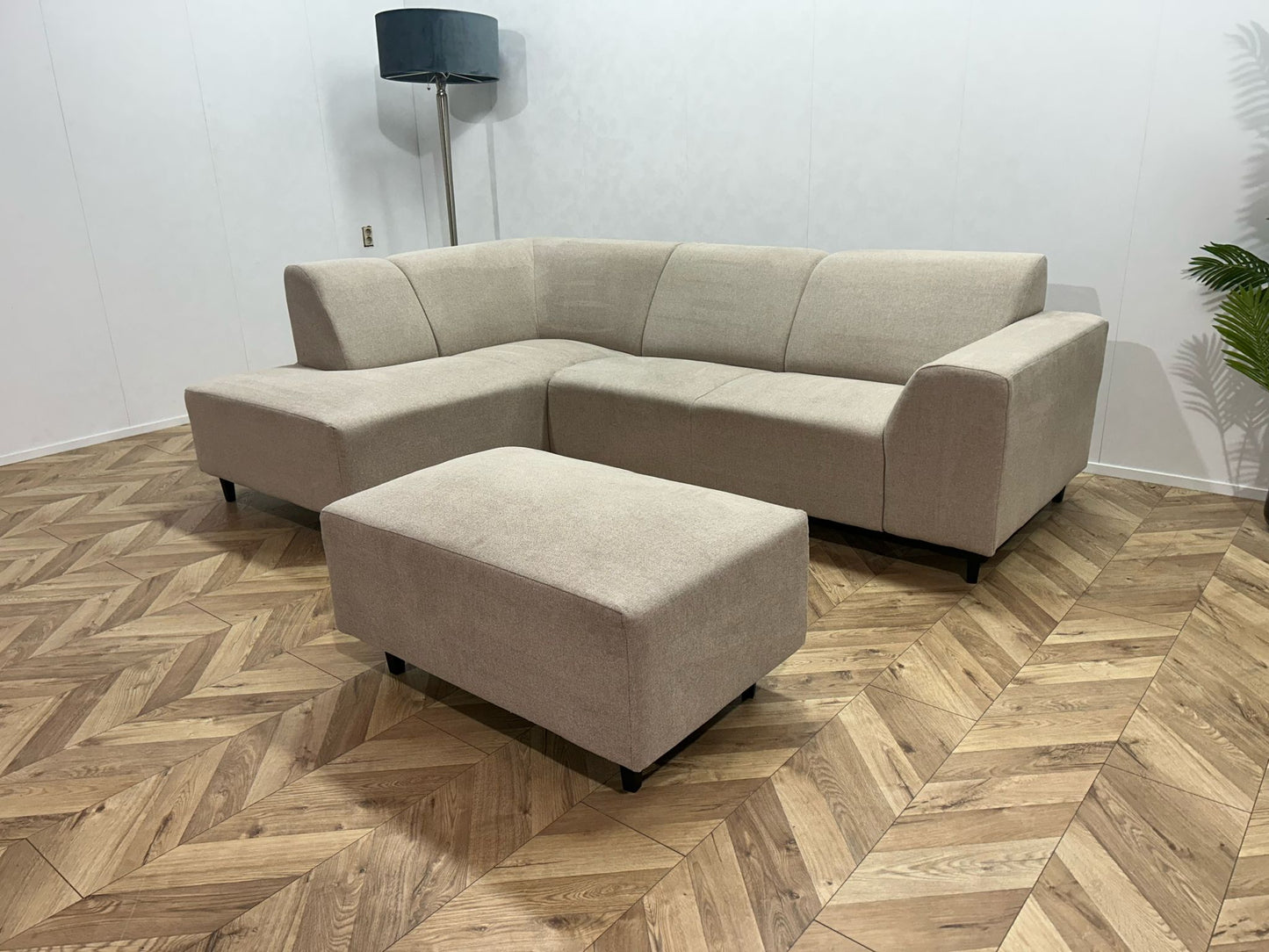 Beige Hoekbank Inc. Hocker ~ Vaste Kussens