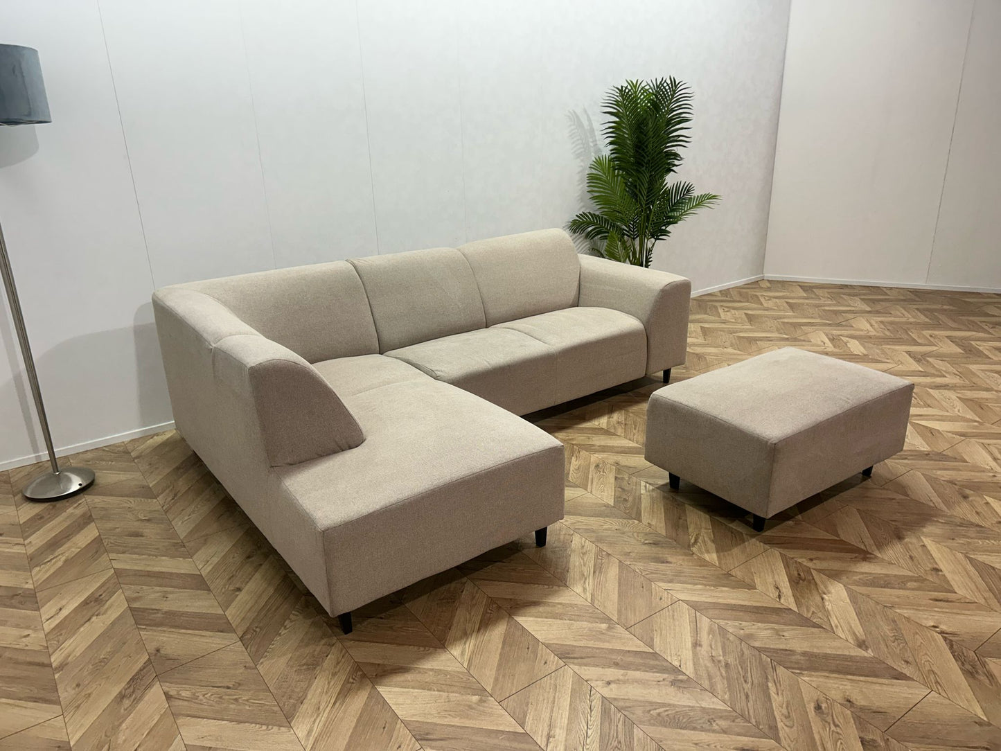 Beige Hoekbank Inc. Hocker ~ Vaste Kussens