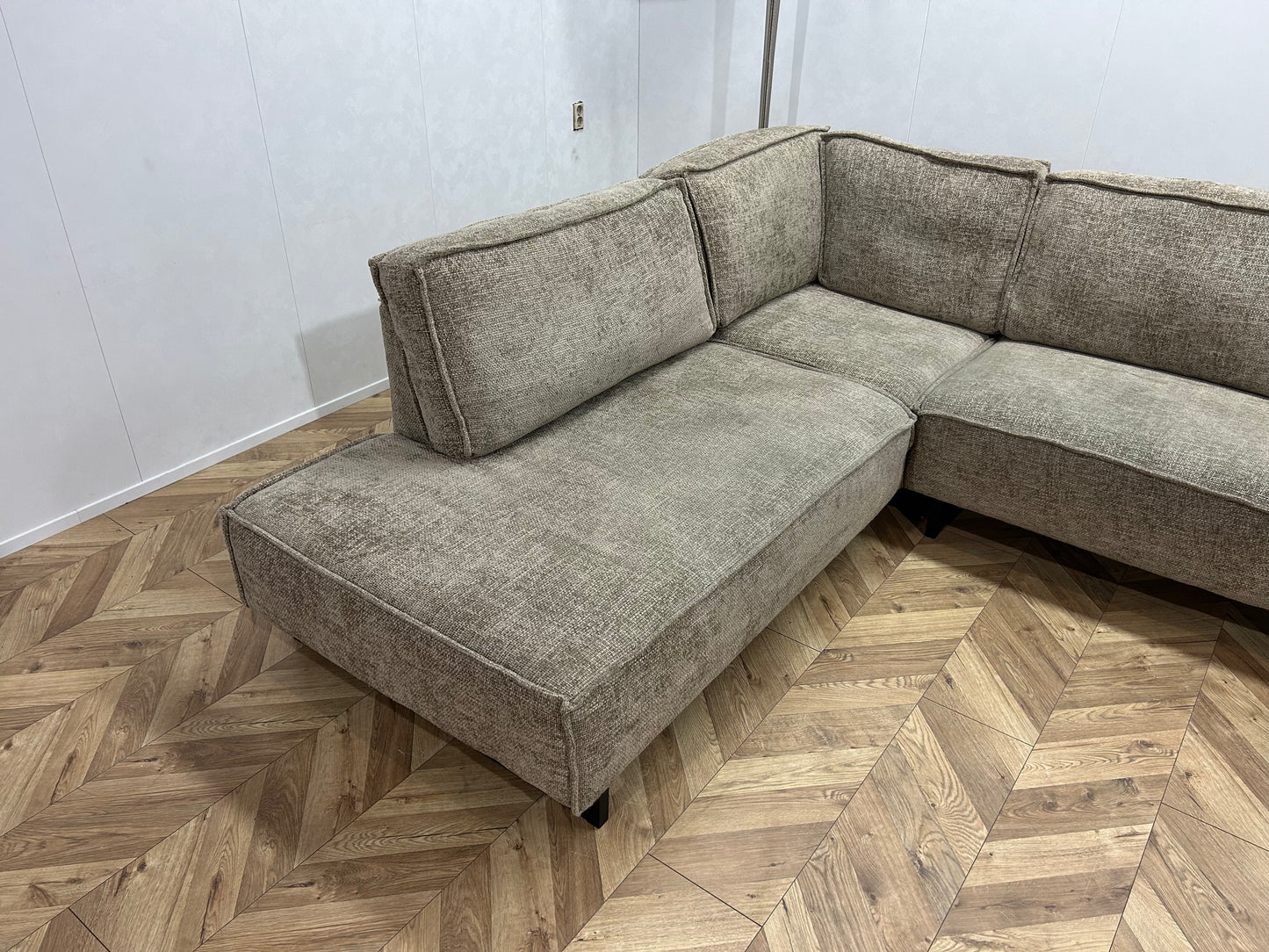 Taupe Hoekbank ~ Losse Rugkussens Met Afneembare Hoezen