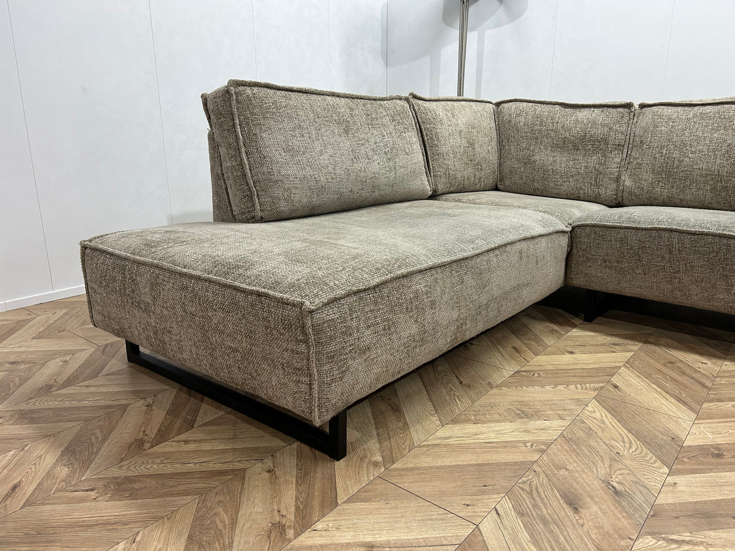 Taupe Hoekbank ~ Losse Rugkussens Met Afneembare Hoezen