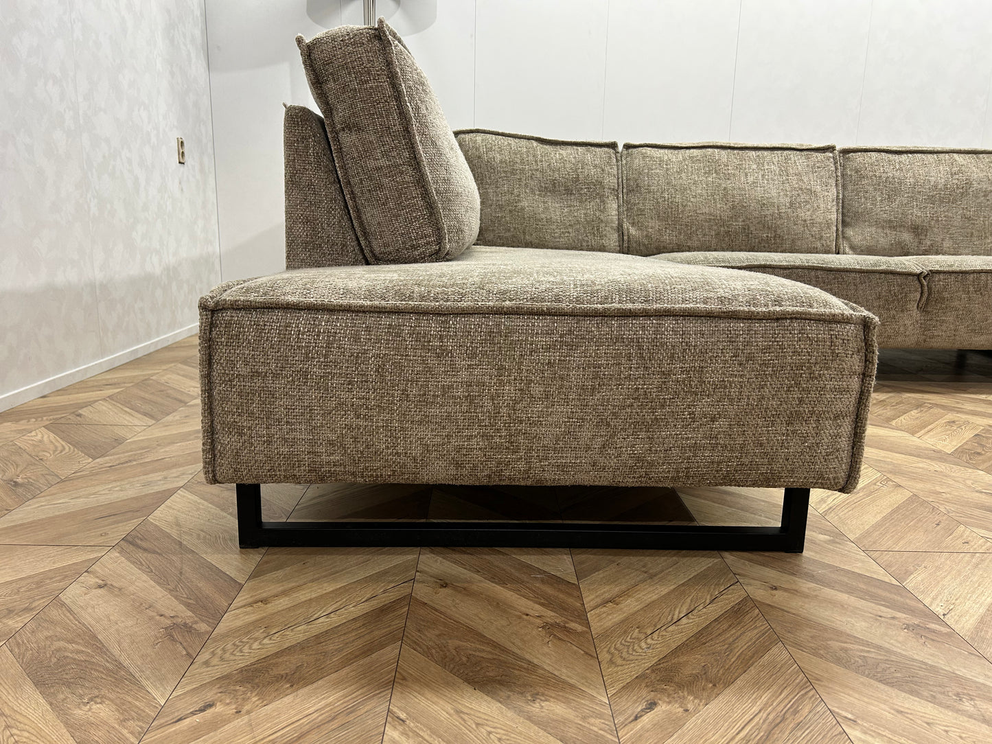 Taupe Hoekbank ~ Losse Rugkussens Met Afneembare Hoezen