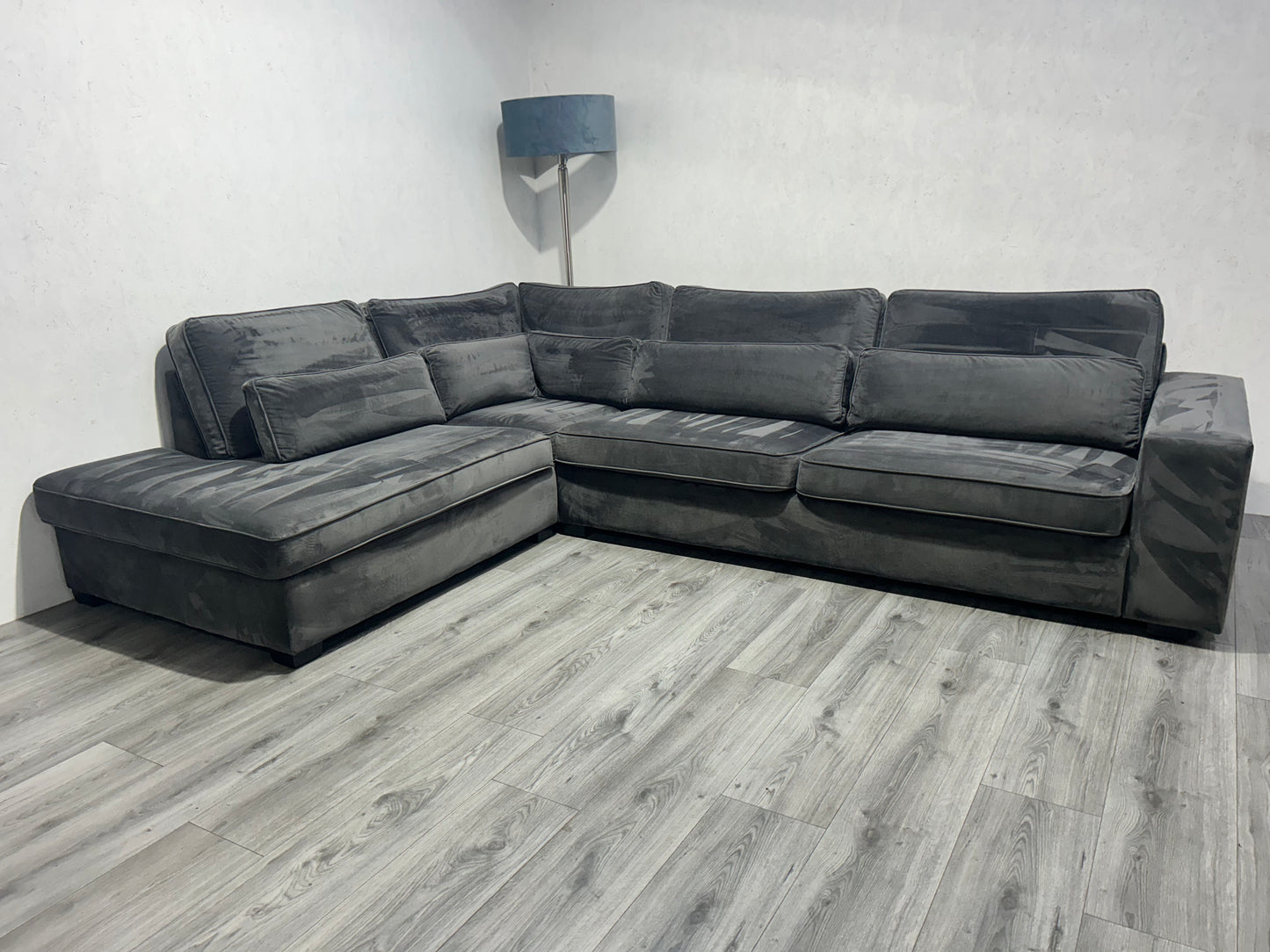 !Showroom Model! Antraciet Velvet Hoekbank ~ Losse Kussens Met Afneembare Hoezen