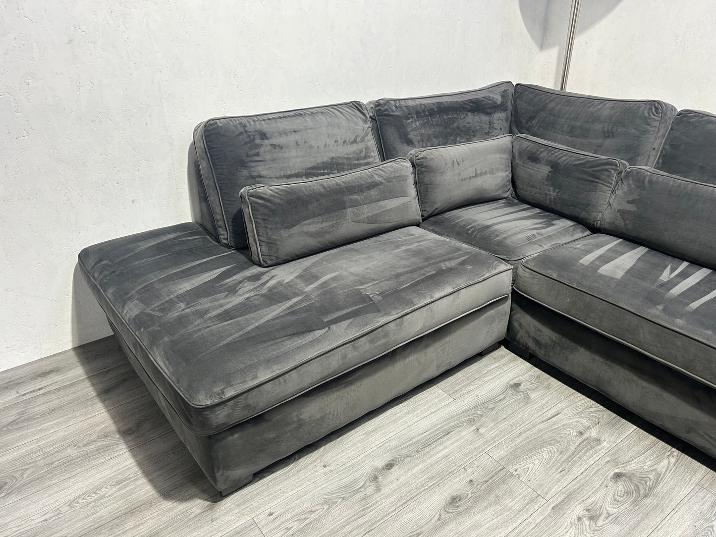 !Showroom Model! Antraciet Velvet Hoekbank ~ Losse Kussens Met Afneembare Hoezen