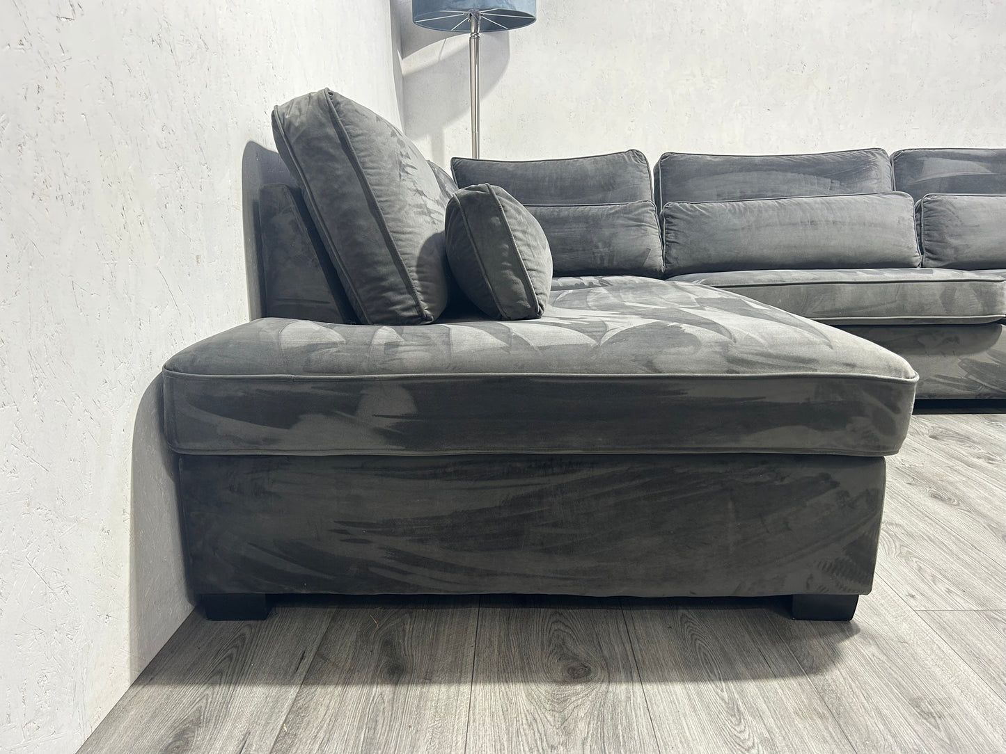 !Showroom Model! Antraciet Velvet Hoekbank ~ Losse Kussens Met Afneembare Hoezen