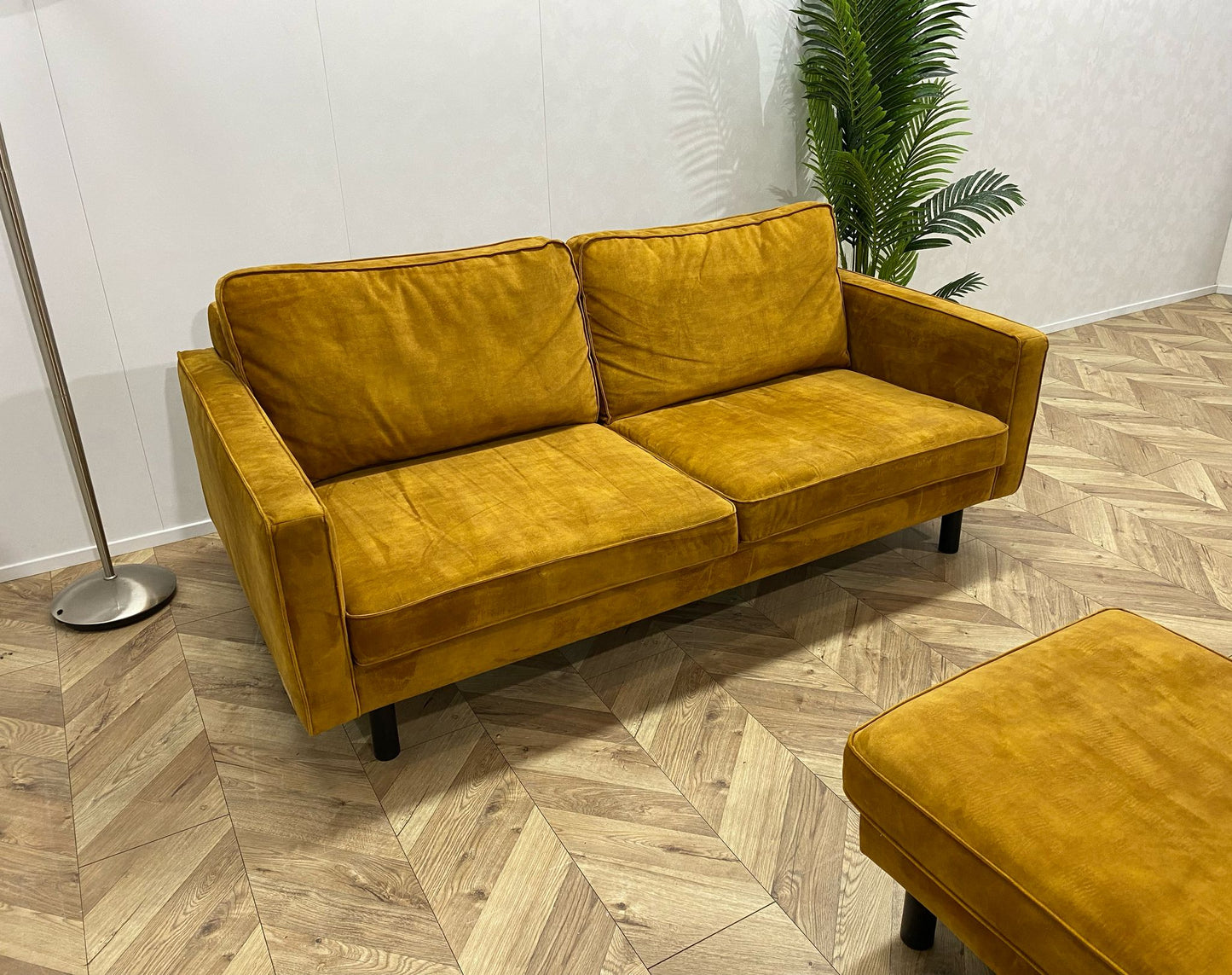 Umix Oker Gele Velvet 2-Zits Bank Inc. hocker ~ Nieuwstaat