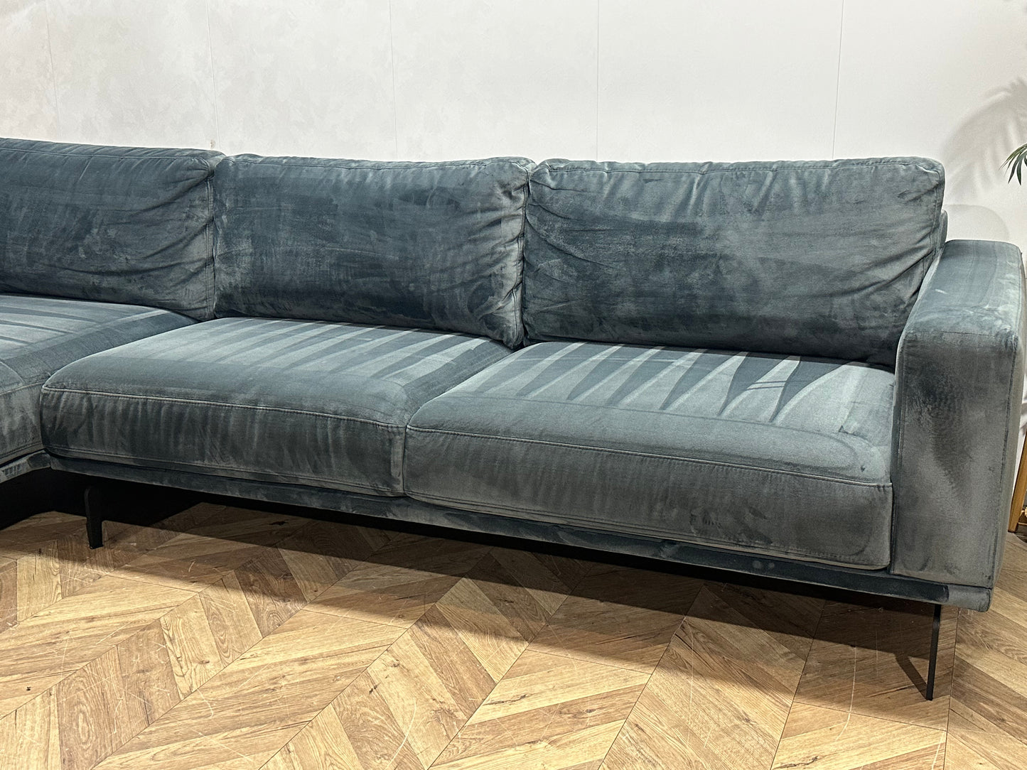 Blauwe Velvet Hoekbank ~ Losse Rugkussens Met Afneembare Hoezen