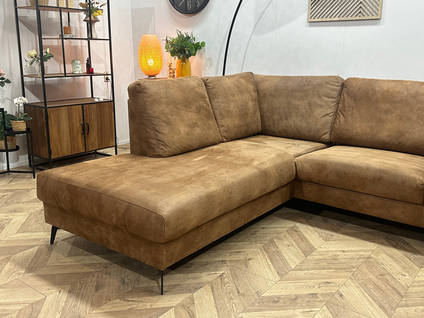 Bruine Suède Stoffen Hoekbank ~ Nieuwstaat