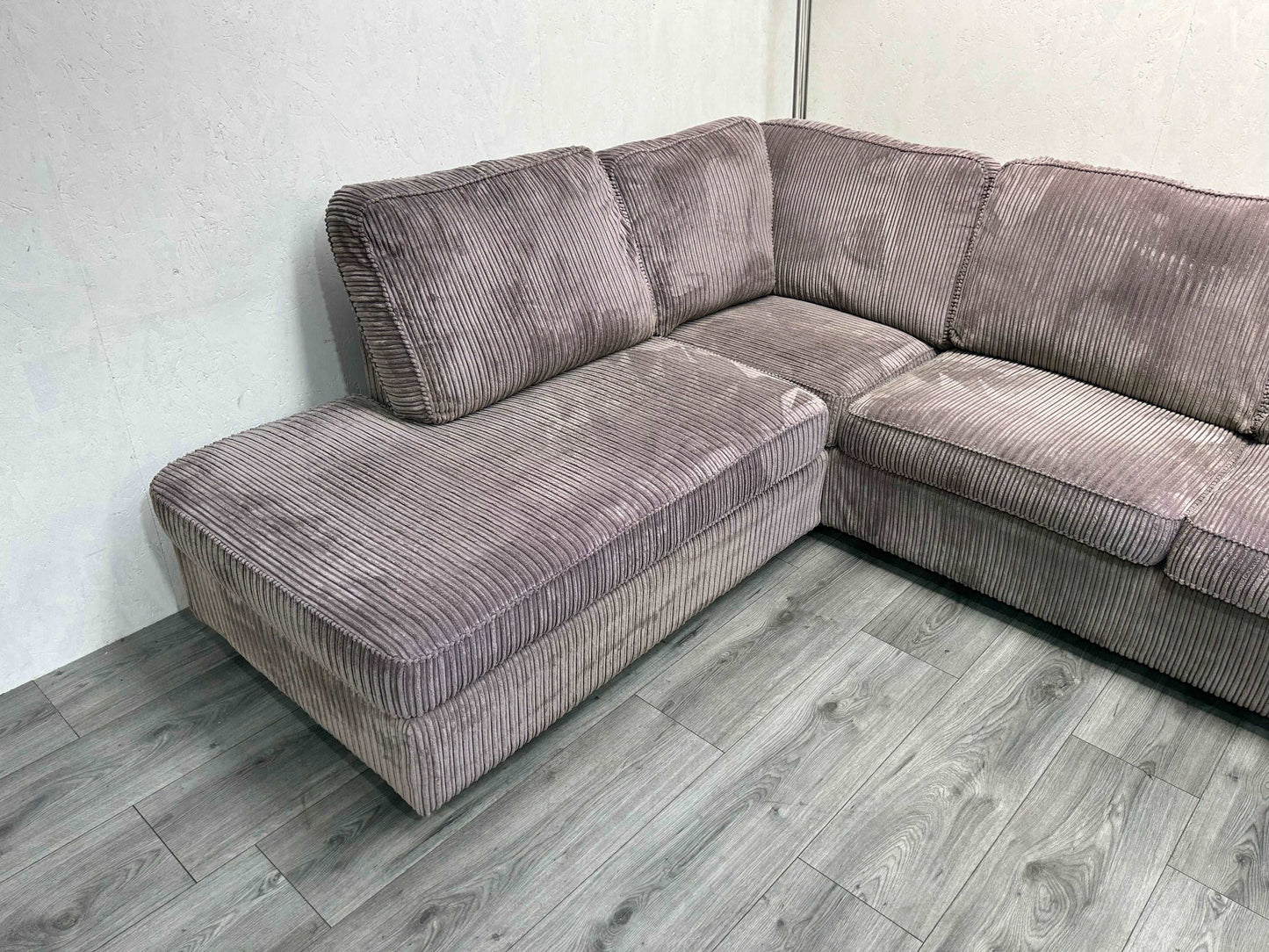 Beige Ribstof Hoekbank Met Hocker ~ Losse Kussens Met Afritsbare Hoezen