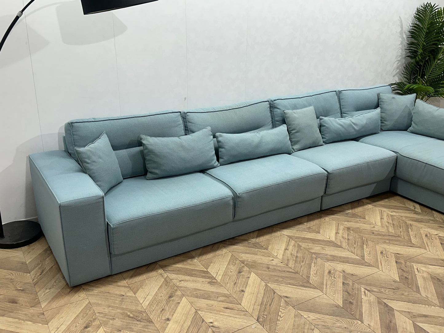 Licht Blauwe Ruime Hoekbank ~ Losse Rugkussens Met Afneembare Hoezen