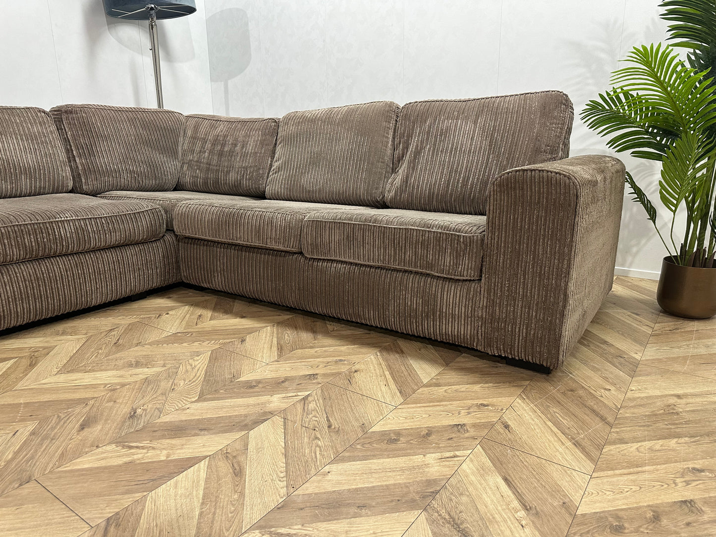 Taupe Ribstof Hoekbank ~ Losse Kussens Met Afneembare Hoezen