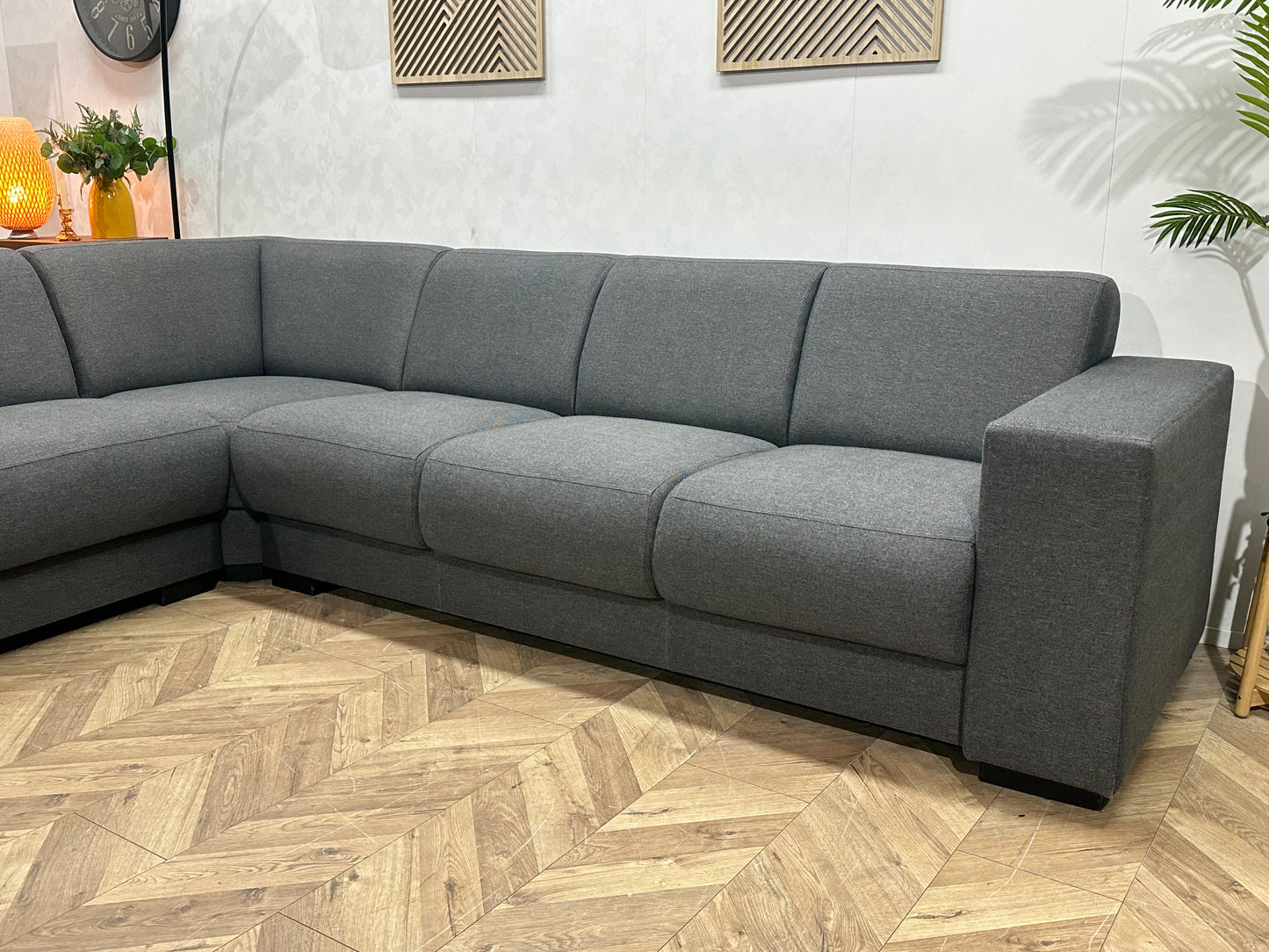 Grijze Ruime Hoekbank ~ Vaste Kussens
