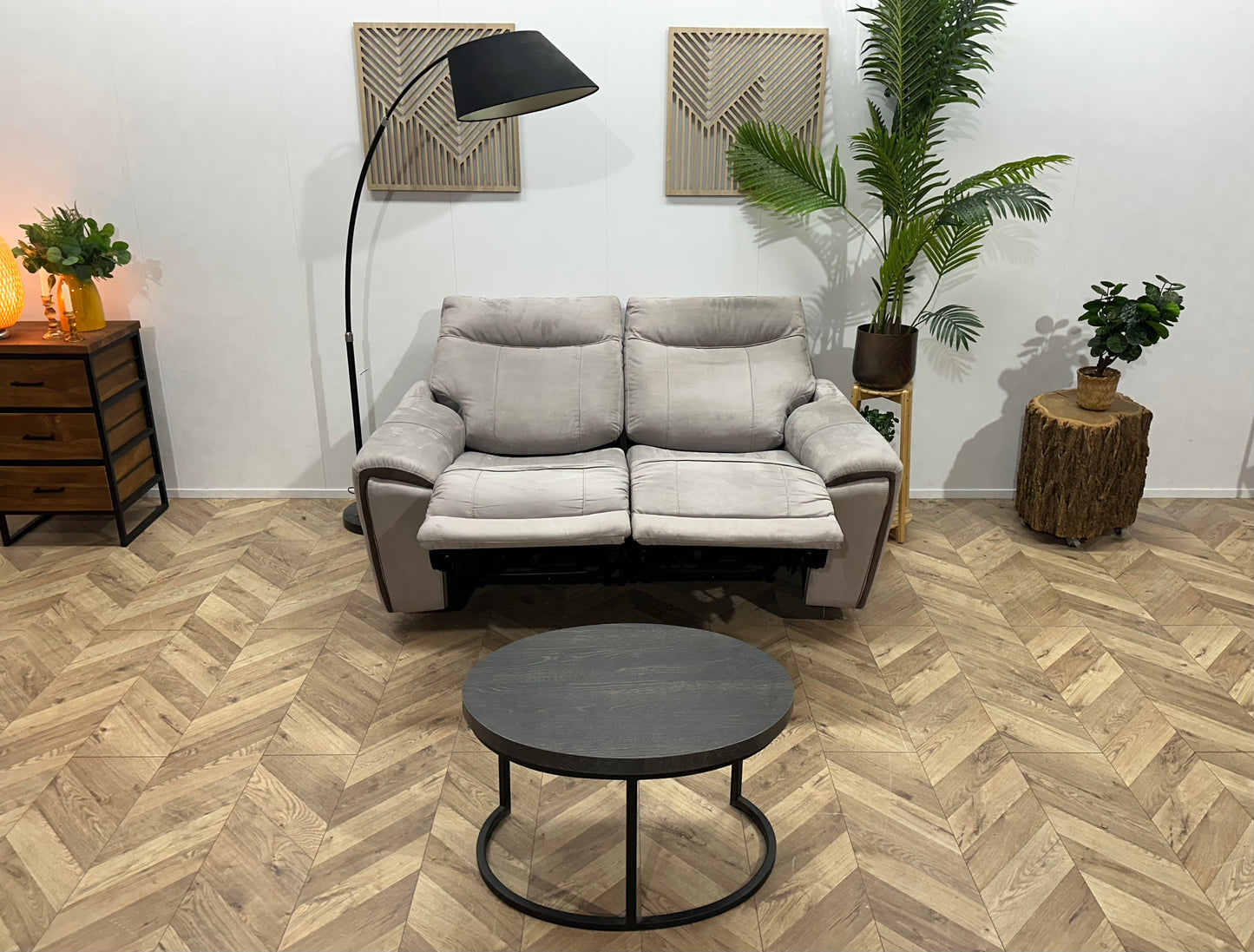 Licht Grijze 2.5-Zits Bank ~ Elektrisch Verstelbare Zittingen