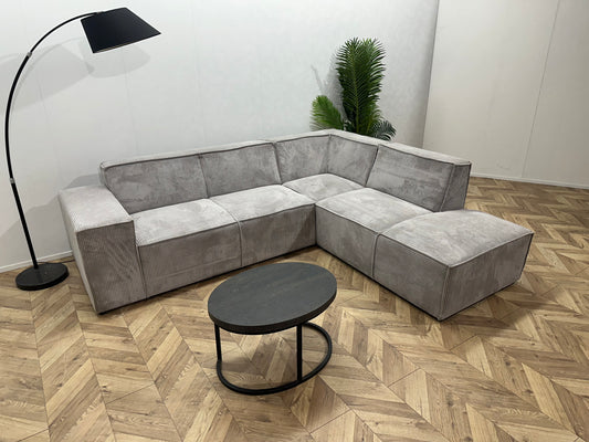 !Showroommodel! Licht Grijze Ribstof Hoekbank