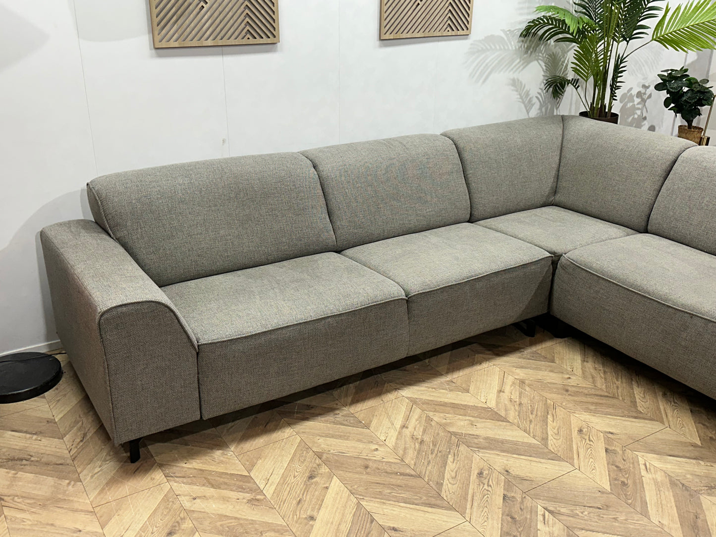 Licht Grijze Hoekbank ~ Vaste Kussens