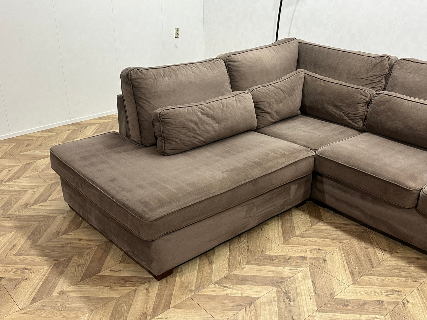 Bruine Velvet Hoekbank ~ Losse Kussens Met Afneembare Hoezen