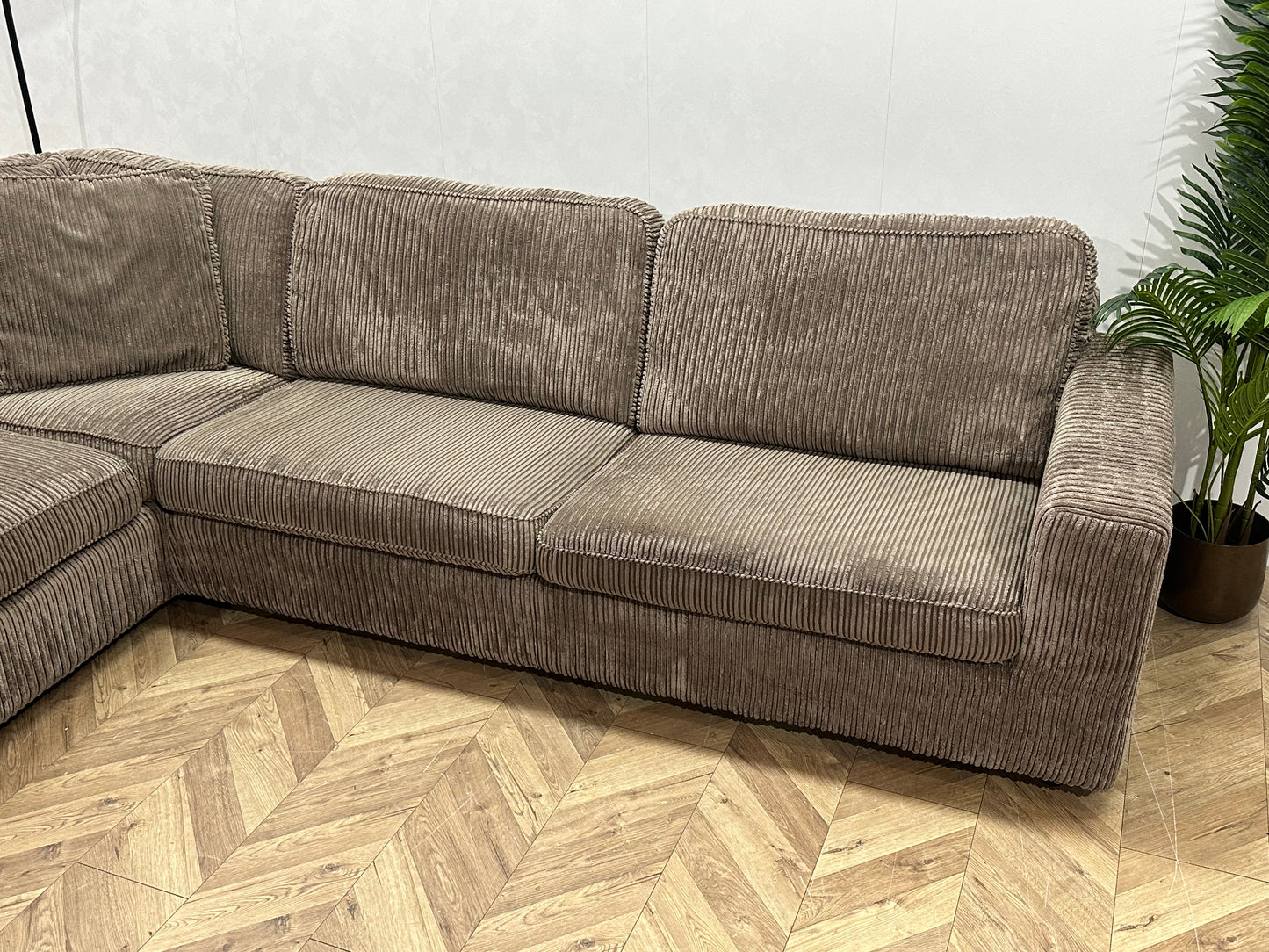 Licht Bruine Ribstof Hoekbank Inc Hocker ~ Losse Kussens Met Afneembare Hoezen