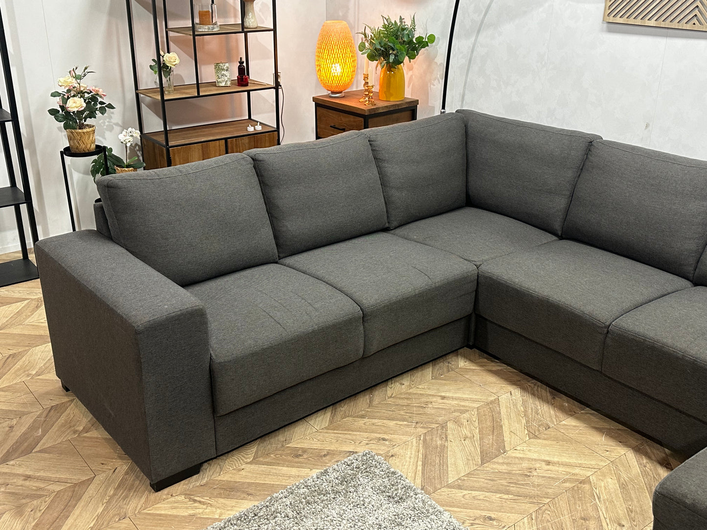 Grijze U Bank ~ Losse Rugkussens Met Afneembare Hoezen