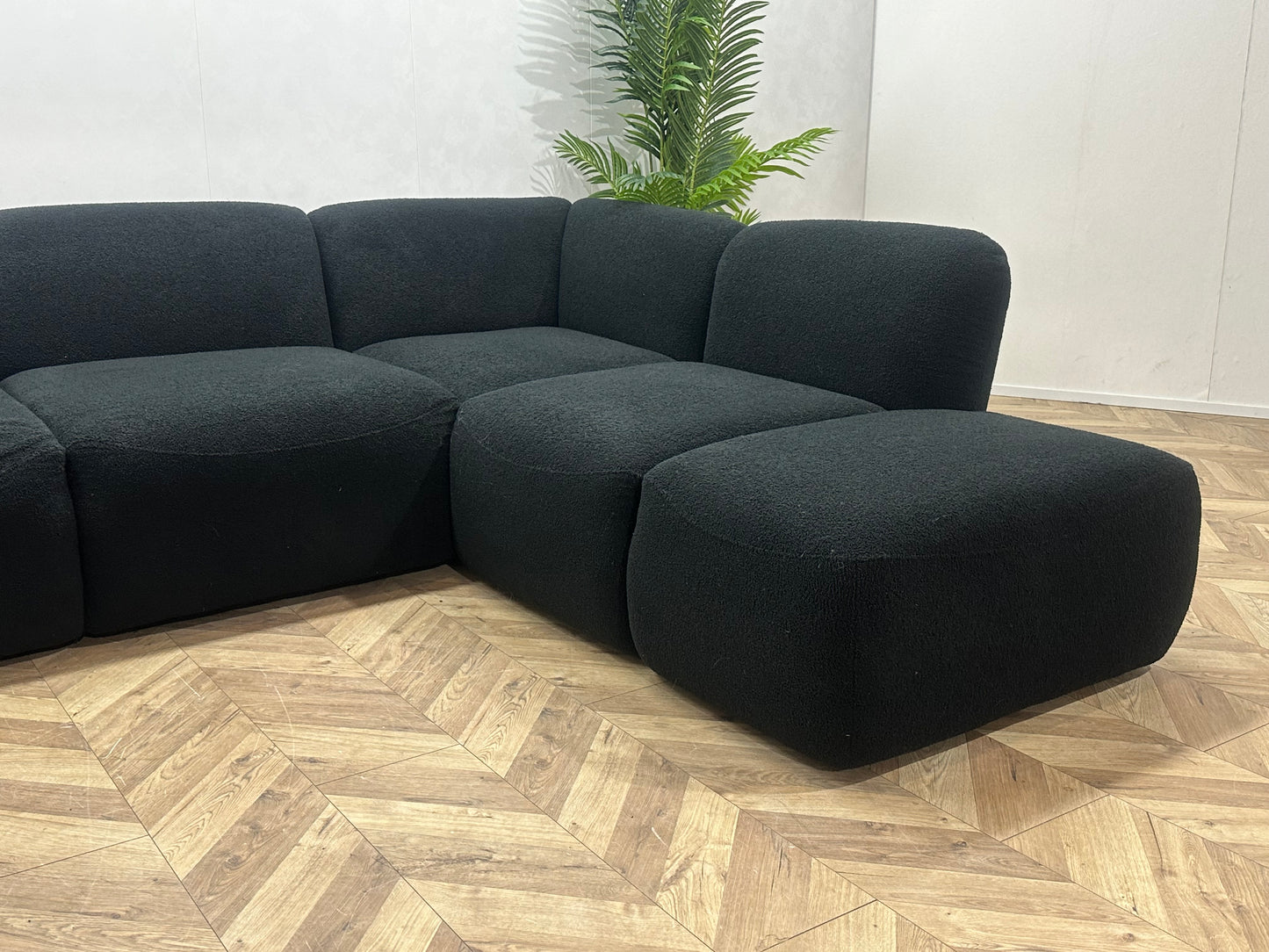 !Showroommodel! Zwarte Bouclé Stoffen U Bank