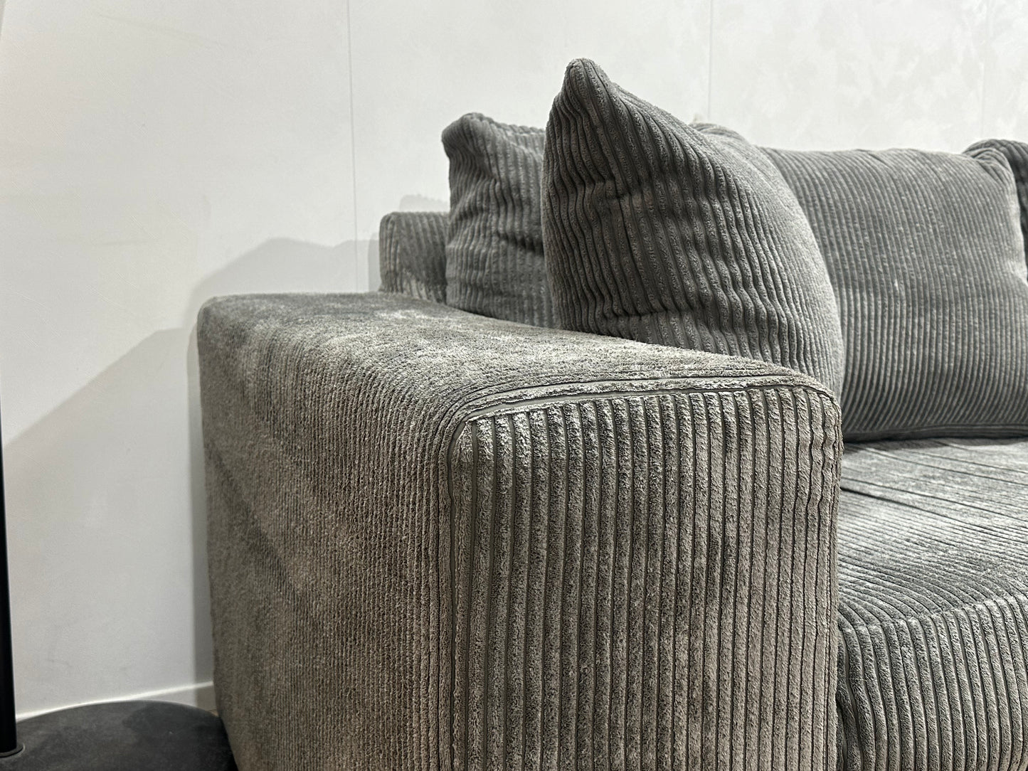 Grijze Ribstof Hoekbank ~ Losse Kussens Met Afneembare Hoezen