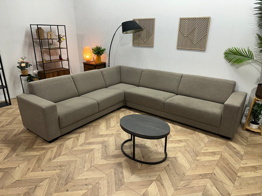 Licht Grijze Hoekbank ~ Vaste Kussens