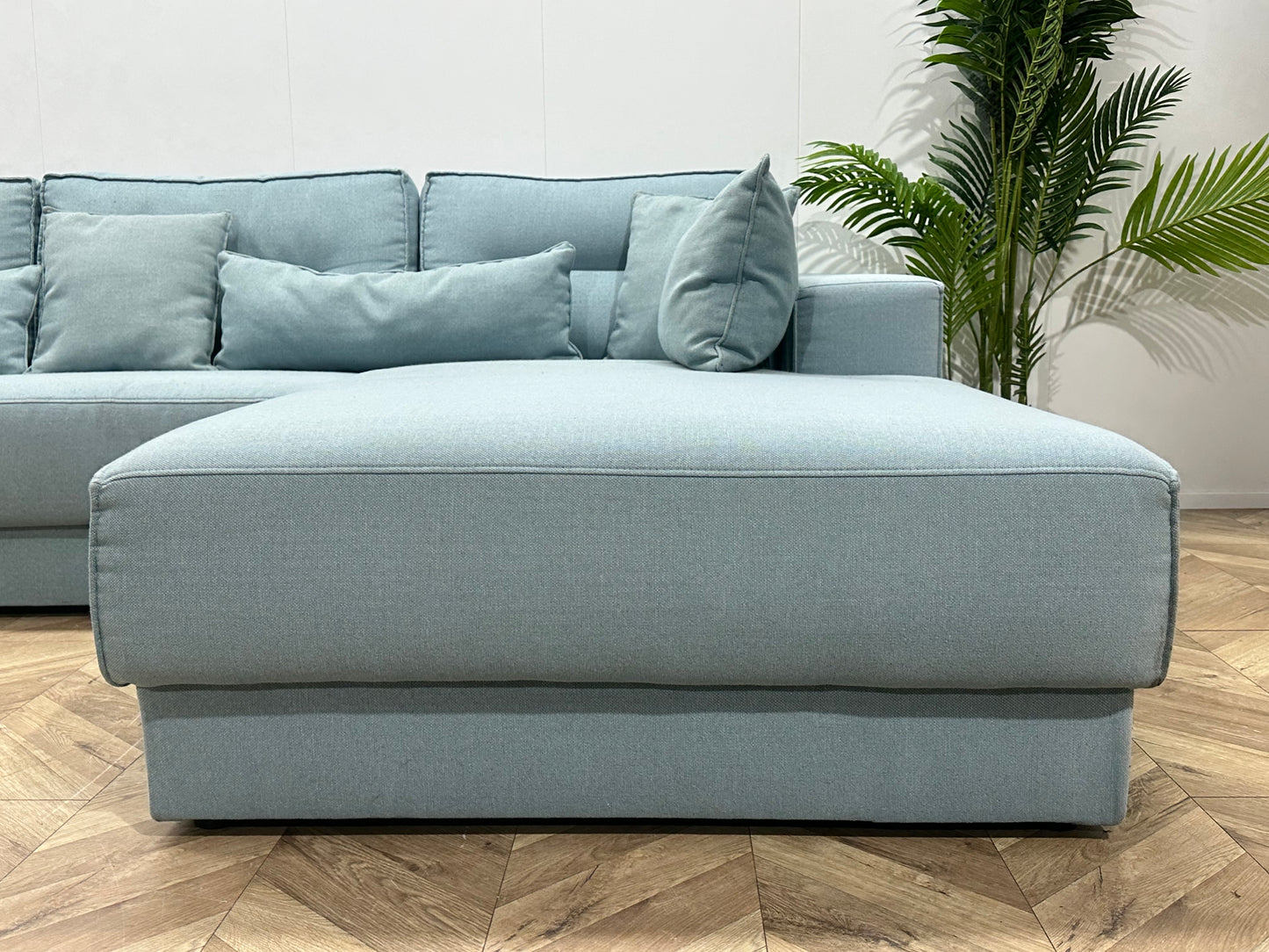 Licht Blauwe Ruime Hoekbank ~ Losse Rugkussens Met Afneembare Hoezen