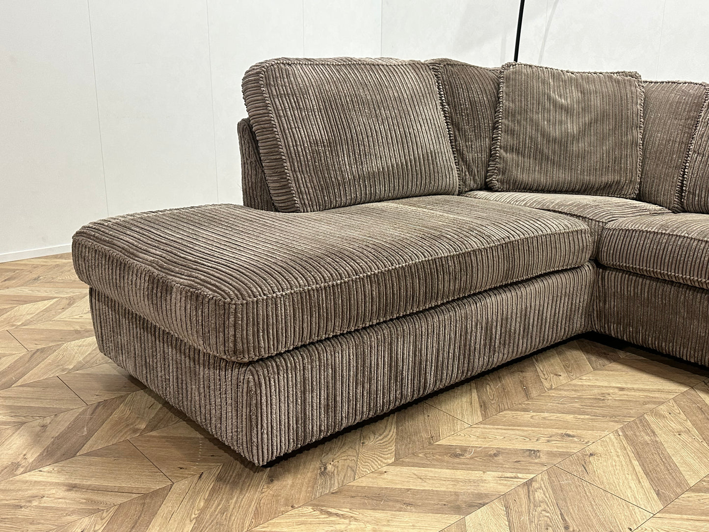 Licht Bruine Ribstof Hoekbank Inc Hocker ~ Losse Kussens Met Afneembare Hoezen