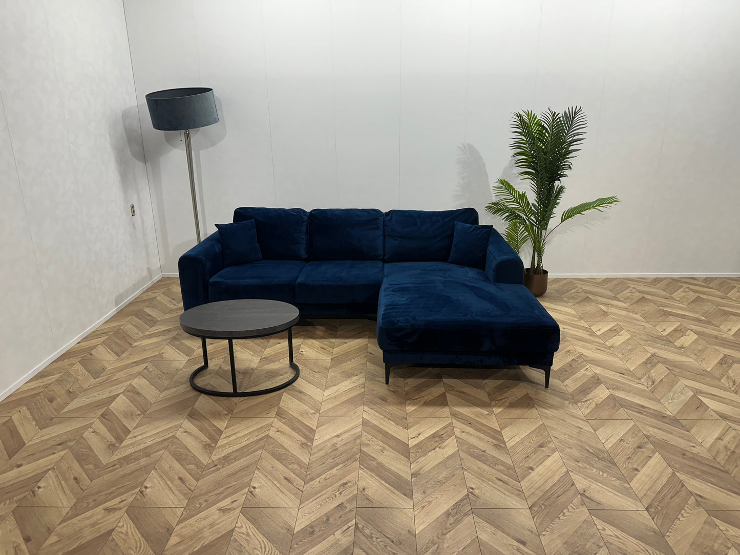 Donker Blauwe Velvet Hoekbank ~ Losse Kussens Met Afneembare Kussens