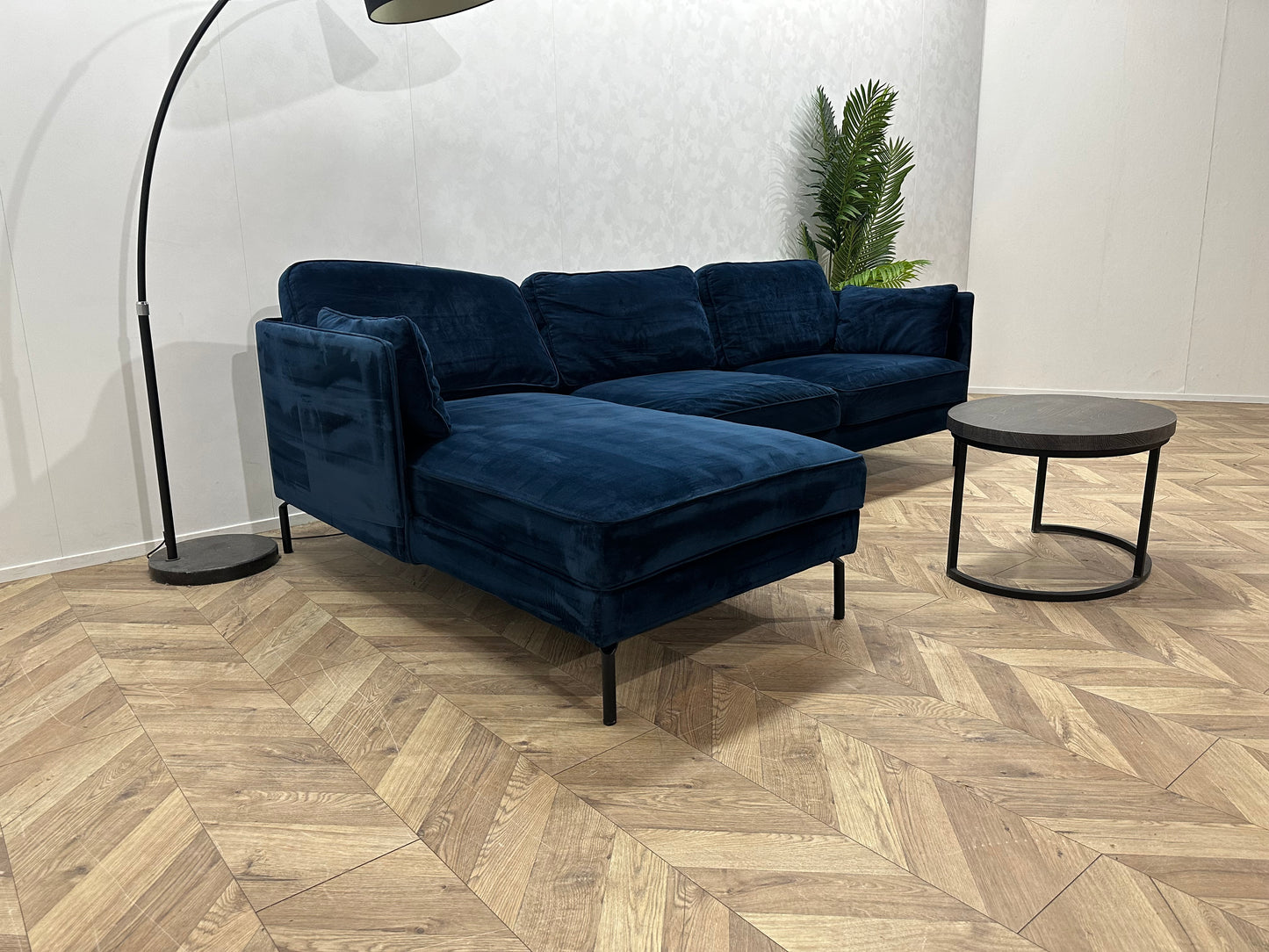 Donker Blauwe Velvet Hoekbank ~ Losse Rugkussens Met Afneembare Hoezen