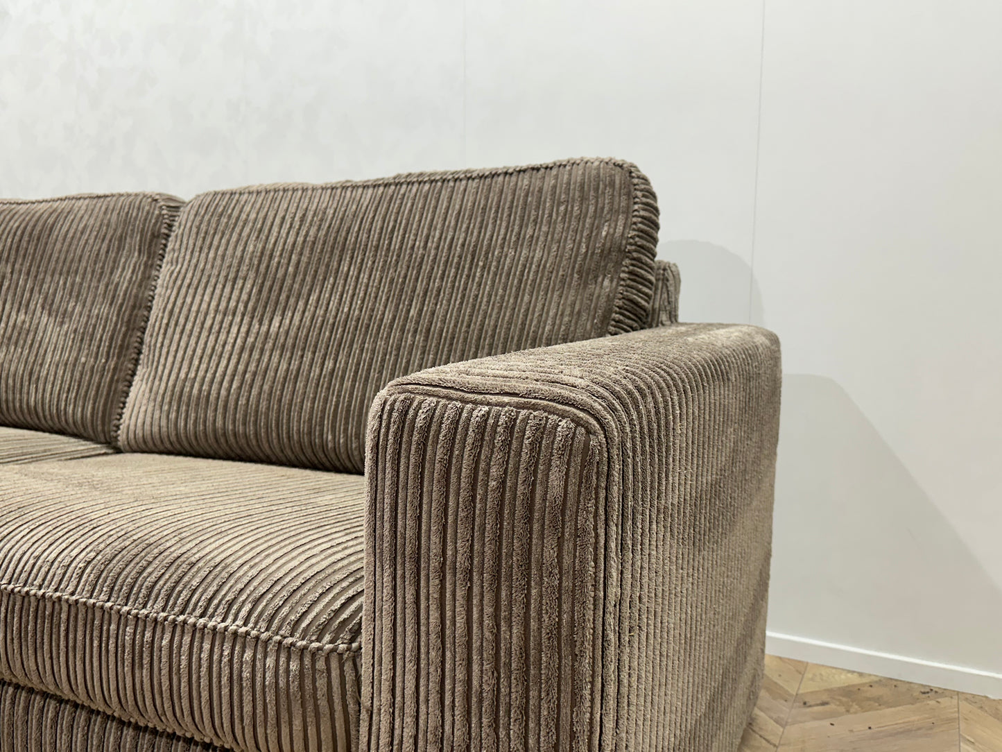 Licht Bruine Ribstof Hoekbank Inc Hocker ~ Losse Kussens Met Afneembare Hoezen